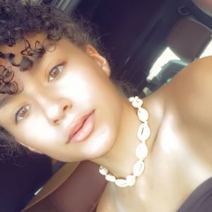 Meet your Posher, Galilea